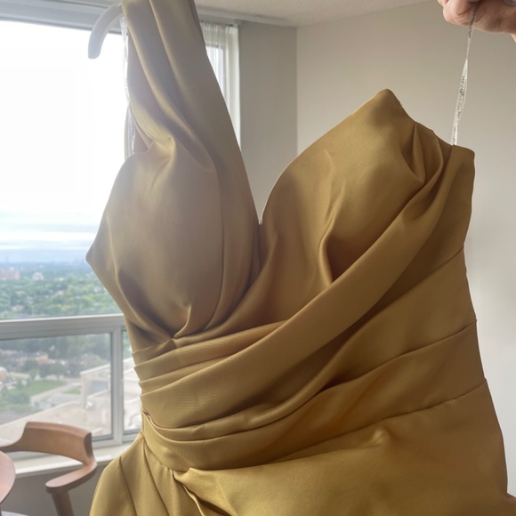 Long Gown - Picture 2 of 7